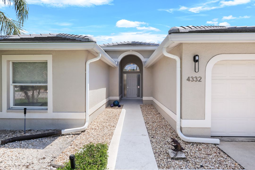 4332 Mistlethrush Ln, Naples, FL 34119