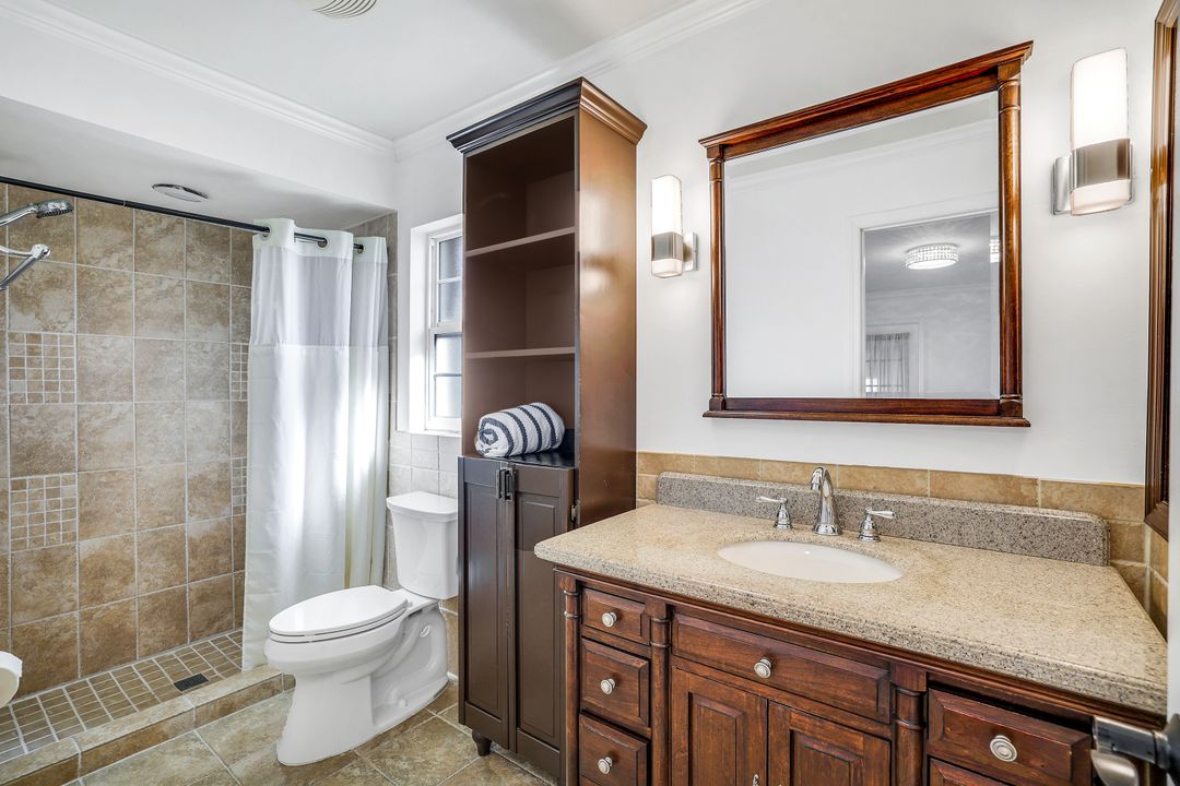 589 98th Ave N, Naples, FL 34108