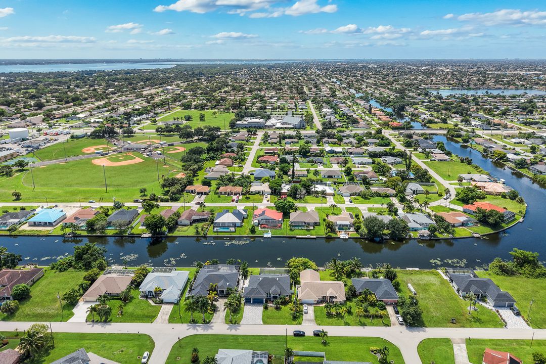 2126 NE 2nd St, Cape Coral, FL 33909