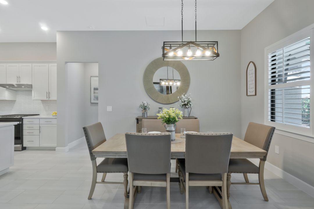 9640 Everglades Dr, Naples, FL 34120