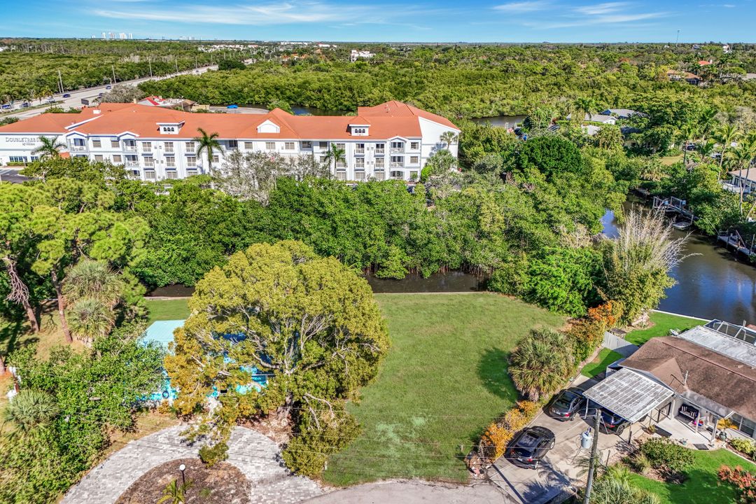 59 River Ct, Naples, FL 34110