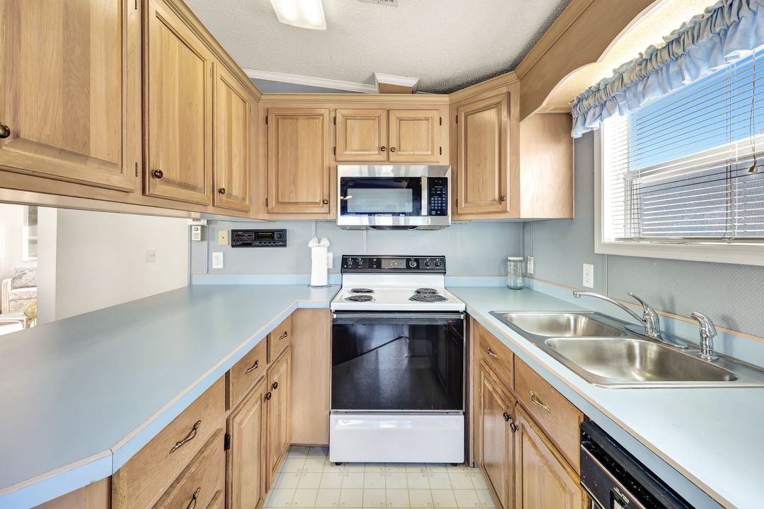 10827 Little Heron Cir SE, Estero, FL 33928