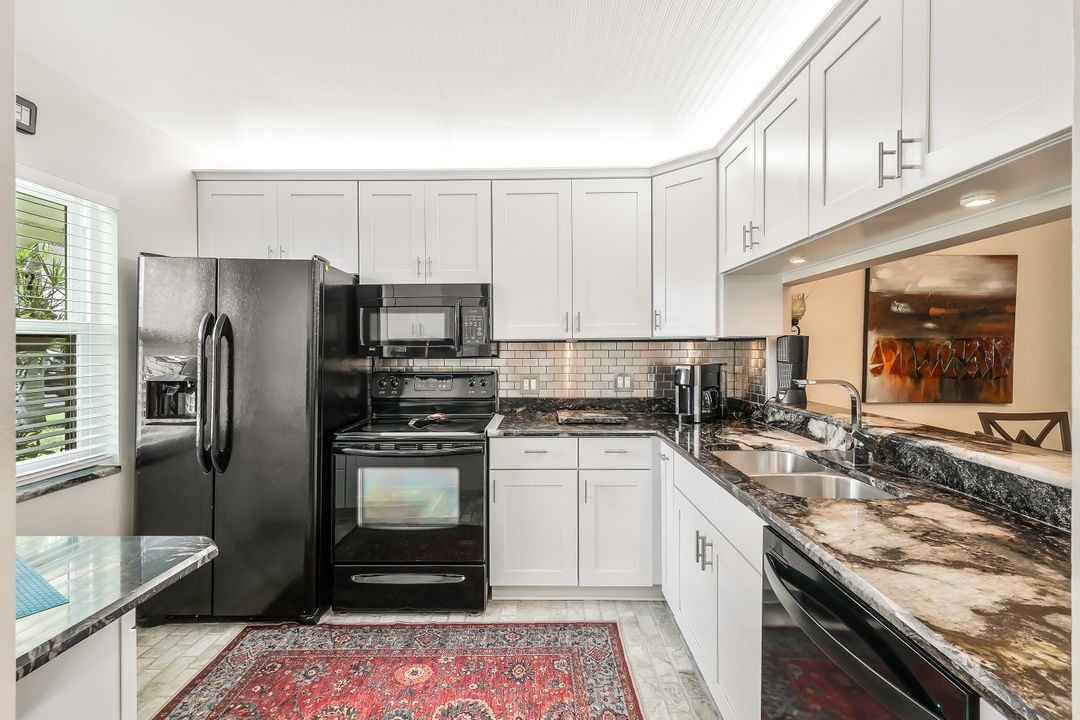 9290 Lake Park Dr #104, Fort Myers, FL 33919