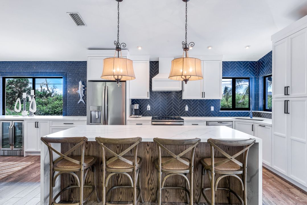 999 E Valley Dr, Bonita Springs, FL 34134