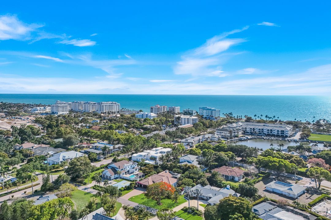 335 Banyan Blvd, Naples, FL 34102