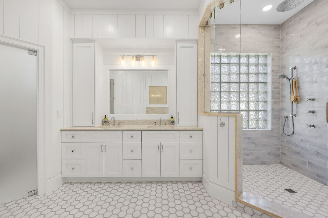 5092 Cerromar Dr, Naples, FL 34112