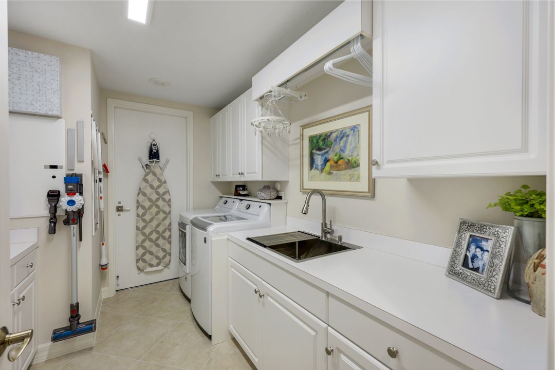 295 Grande Way #801, Naples, FL 34110