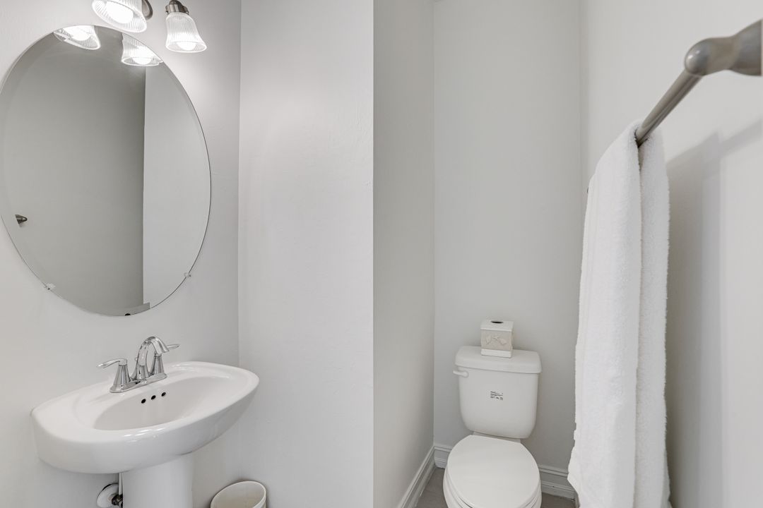 7918 Bristol Cir, Naples, FL 34120