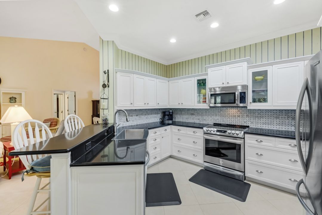 8265 Danbury Blvd #203, Naples, FL 34120