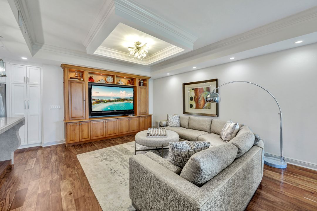 285 Grande Way #903, Naples, FL 34110