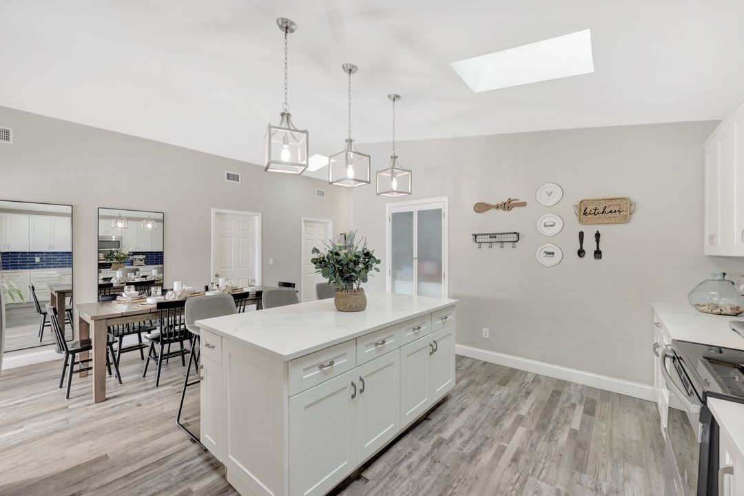 738 101st Ave N, Naples, FL 34108