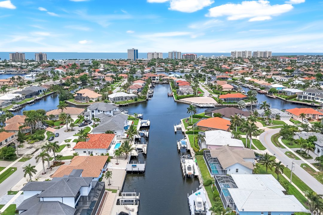 1048 Cottonwood Ct, Marco Island, FL 34145