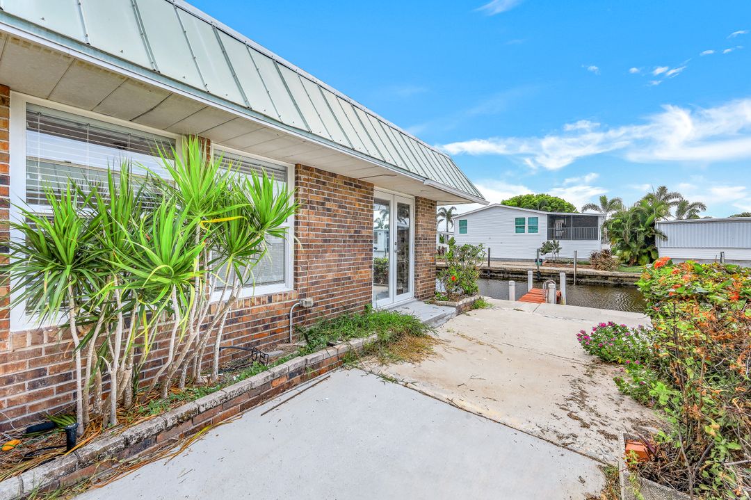 2848 Arbutus St #D1, Naples, FL 34112