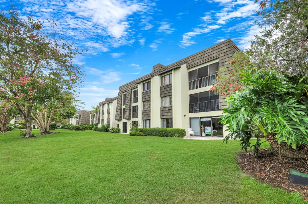 1641 Spoonbill Ln #B, Naples, FL 34105