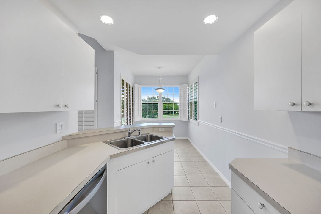 2015 Crestview Way #117, Naples, FL 34119