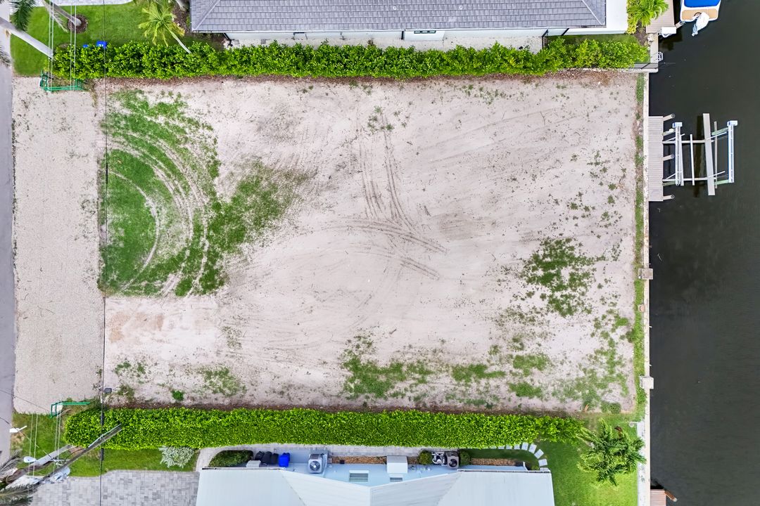 2156 Tarpon Rd, Naples, FL 34102