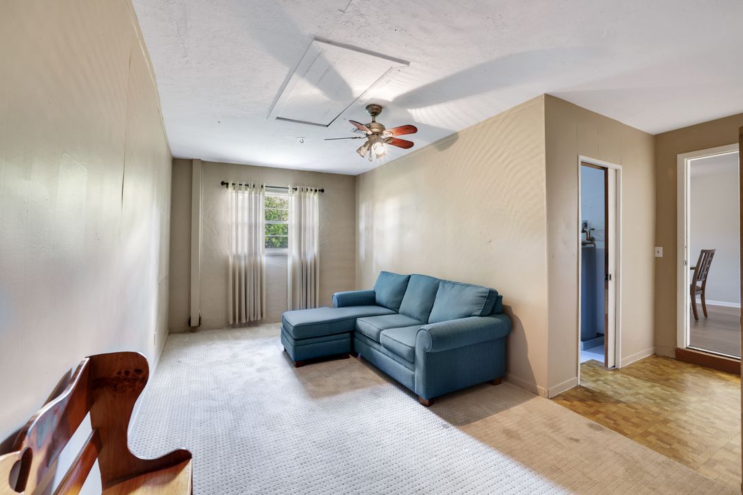 133 Briarcliff Ln, Naples, FL 34113