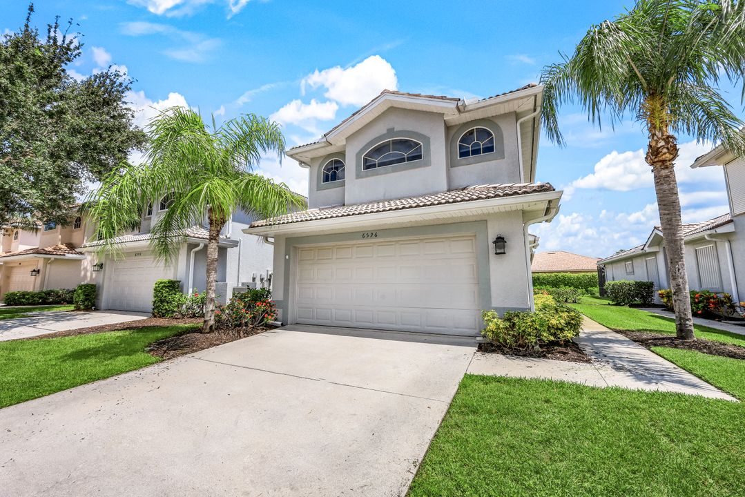 6596 Castlelawn Pl, Naples, FL 34113