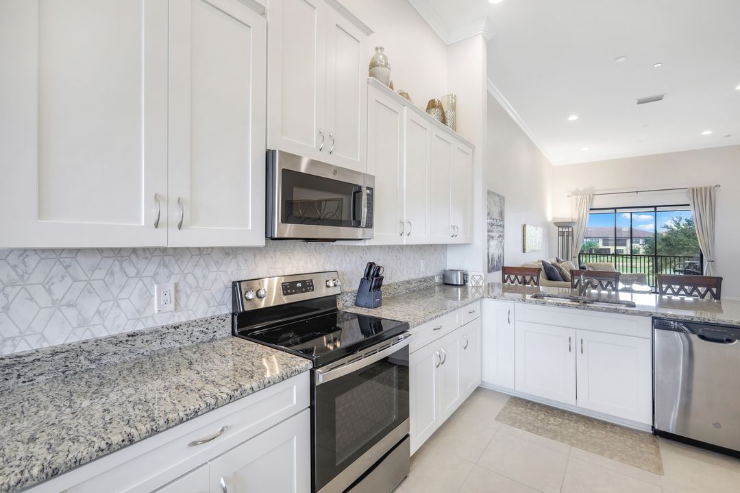 9386 Pocida Ct #202, Naples, FL 34119