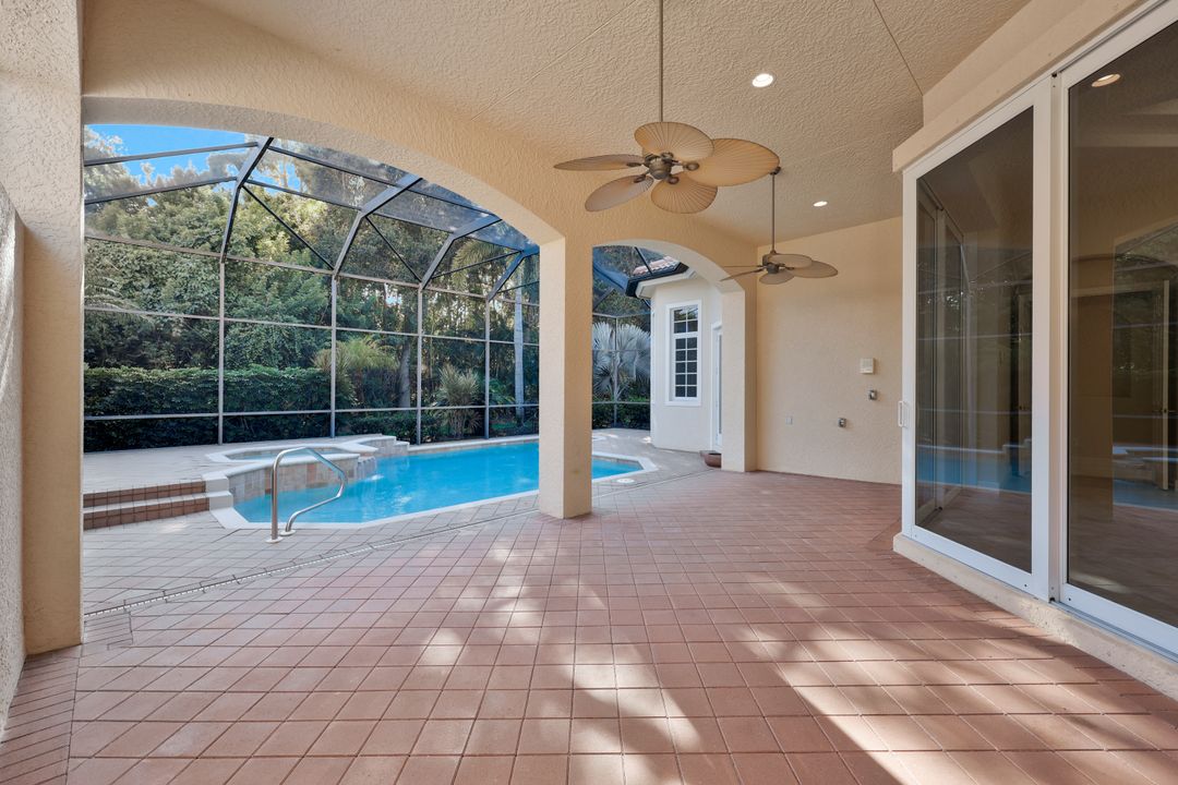 5616 Hammock Isles Dr, Naples, FL 34119
