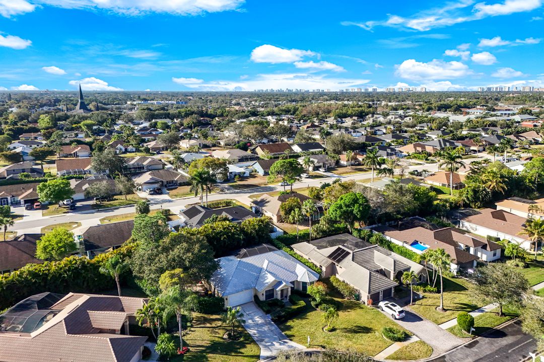 302 Sawgrass Ct, Naples, FL 34110