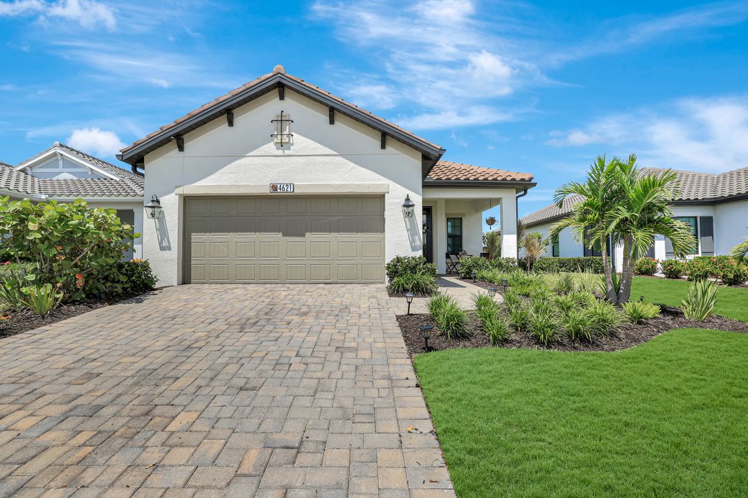 4621 Centaurus Cir, Naples, FL 34120