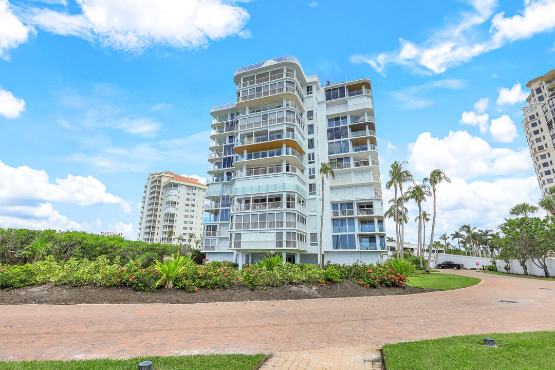 20 Seagate Dr #1102 (PH-2), Naples, FL 34103