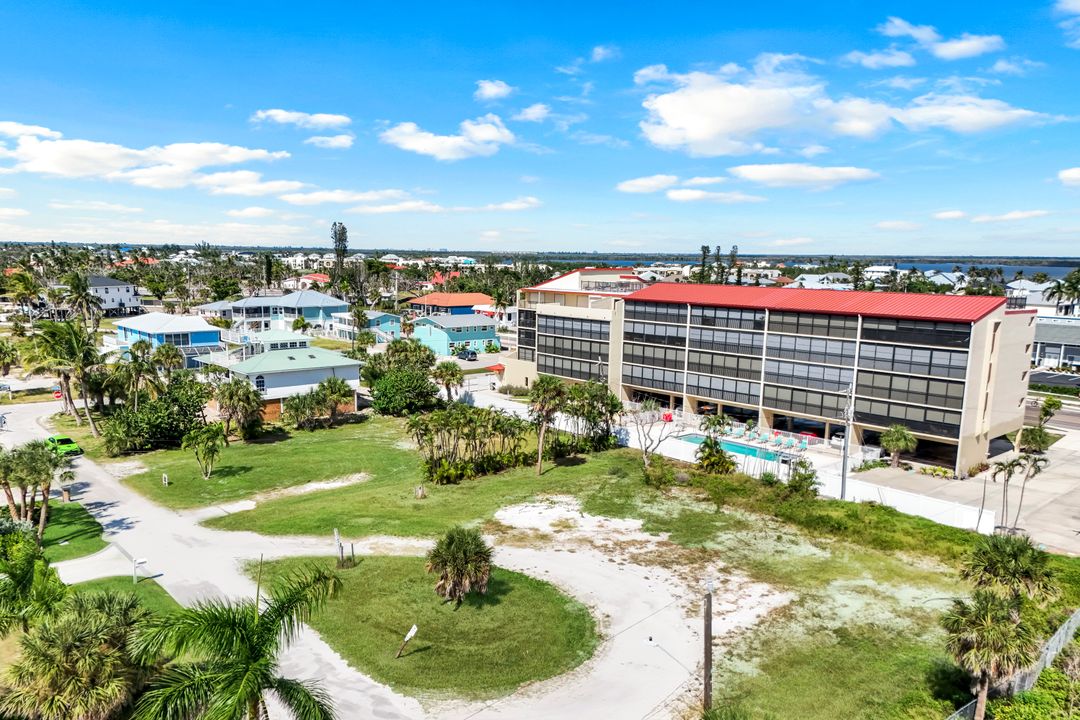 6145 Court St, Fort Myers Beach, FL 33931