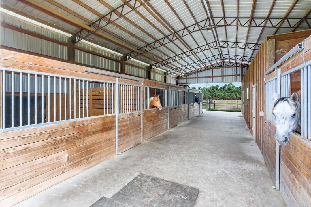 1960 Moulder Dr, Naples, FL 34120