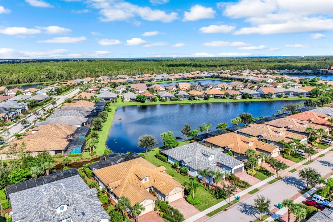 7659 Jacaranda Ln, Naples, FL 34114
