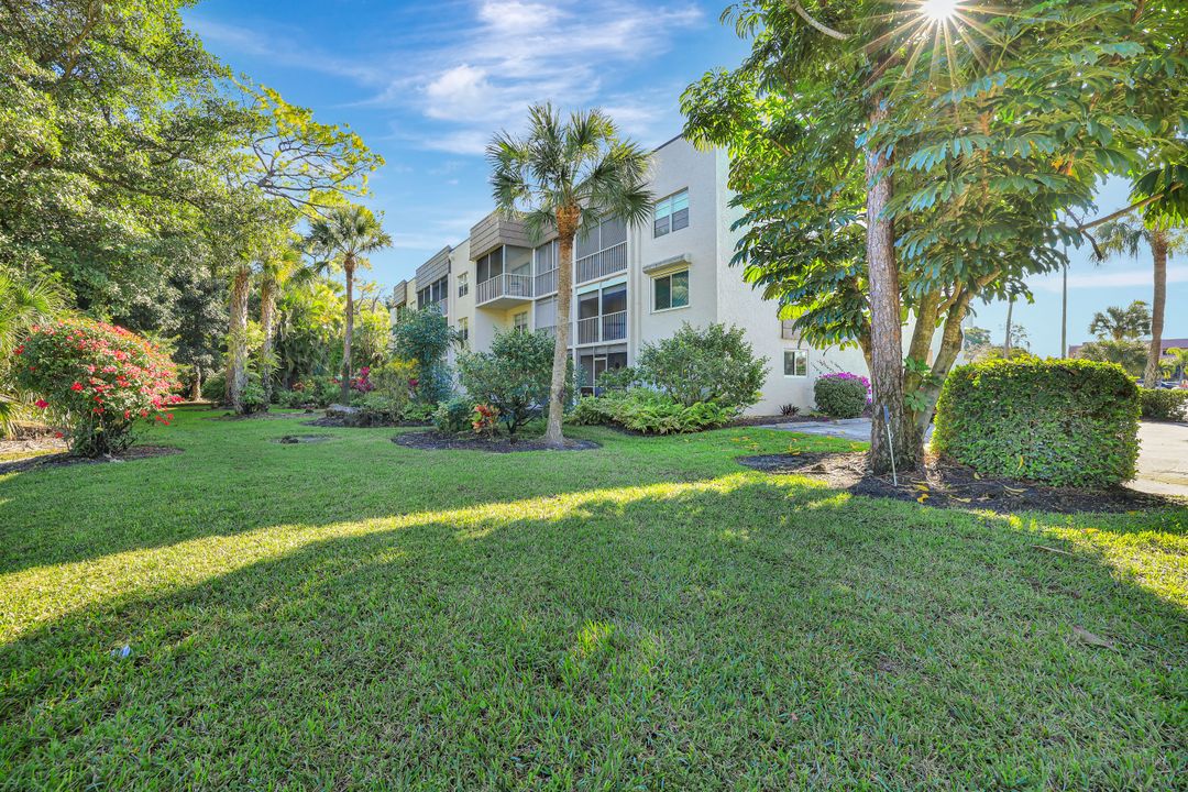 499 Forest Lakes Blvd #312, Naples, FL 34105