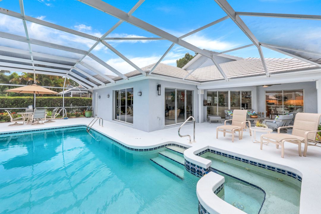 1343 Old Oak Ln, Naples, FL 34110