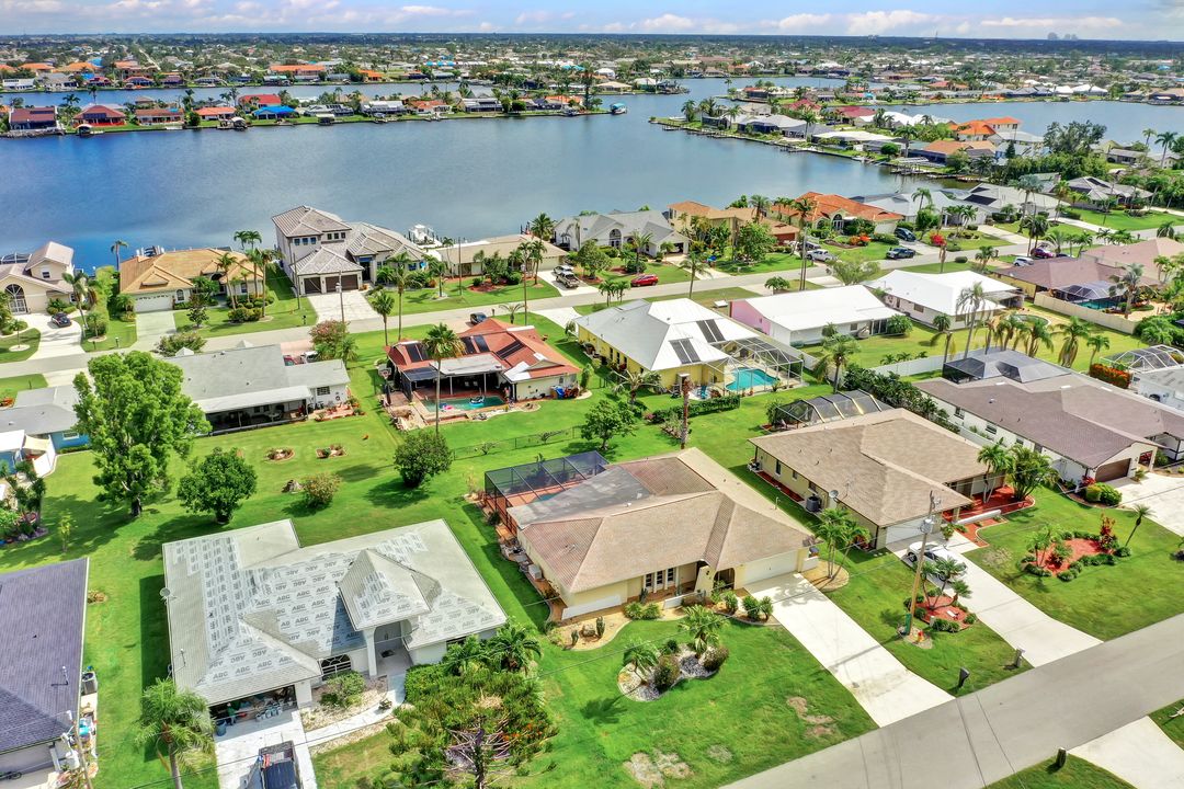 701 SW 52nd St, Cape Coral, FL 33914