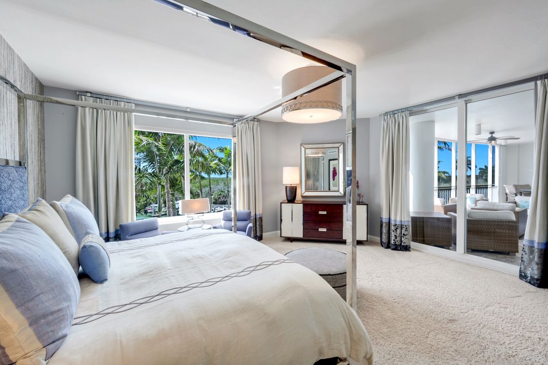 13675 Vanderbilt Dr #406, Naples, FL 34110