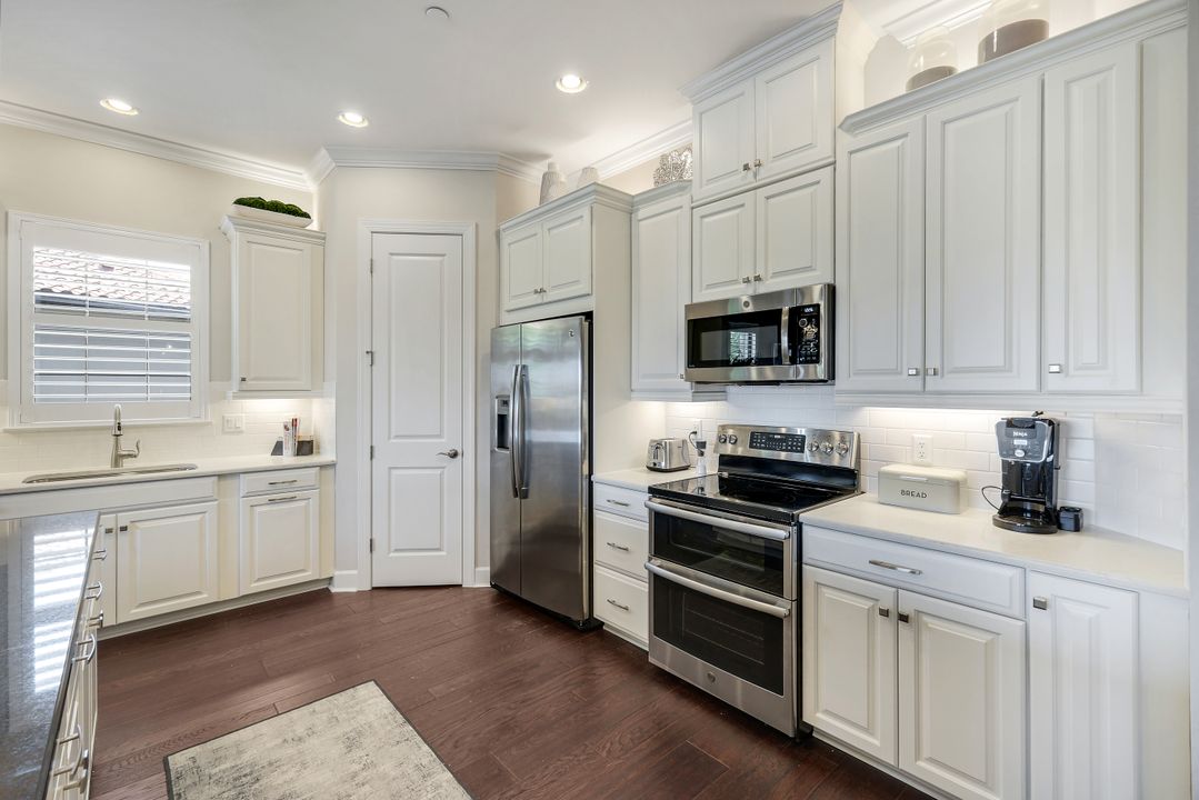 9684 Montelanico Loop #204, Naples, FL 34119