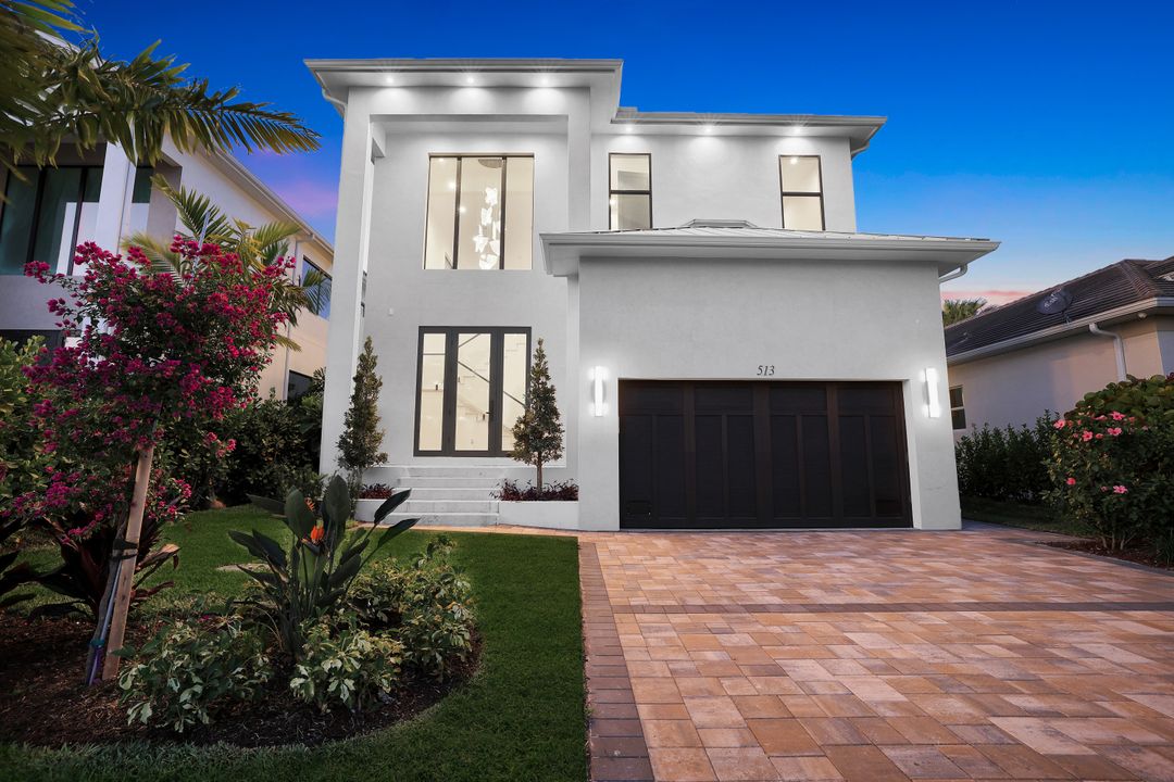 513 92nd Ave N, Naples, FL 34108