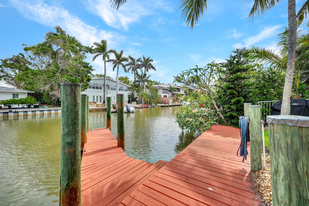 1485 Chesapeake Ave, Naples, FL 34102