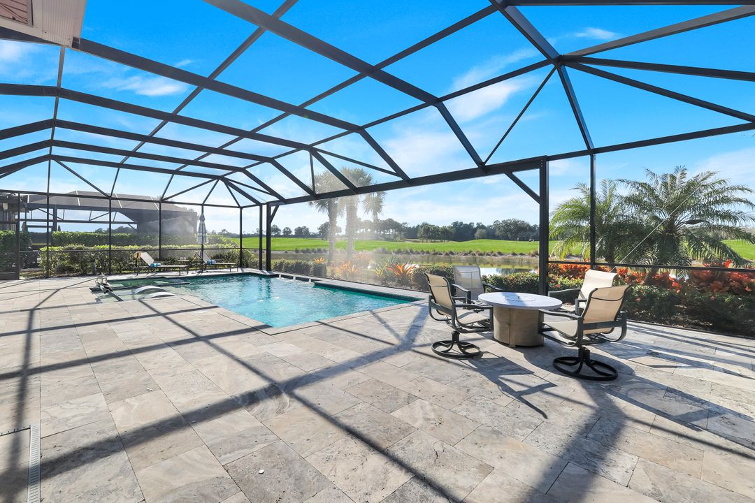 9428 Sanderling Ct, Naples, FL 34120