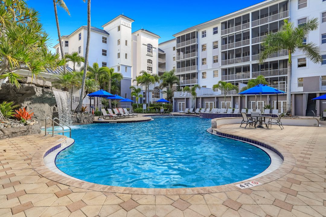 435 Launch Cir, Naples, FL 34108