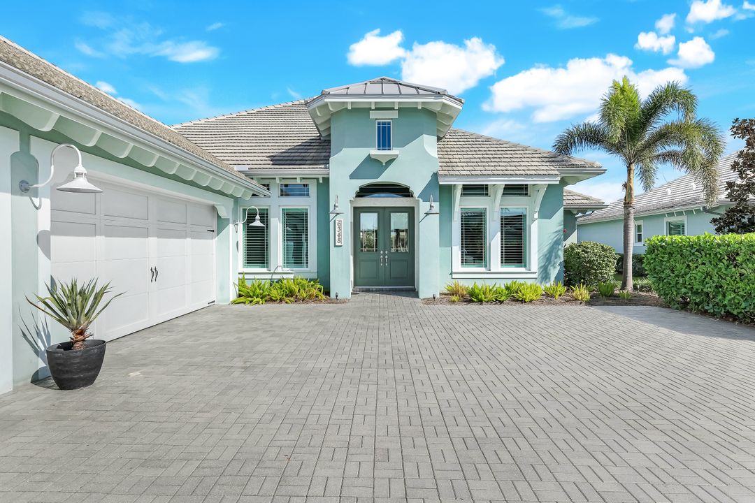 6348 Lyford Isle Dr, Naples, FL 34112