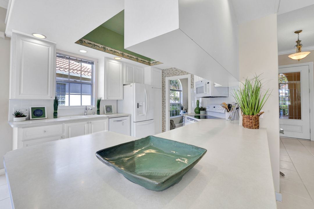 3713 Whidbey Way, Naples, FL 34119