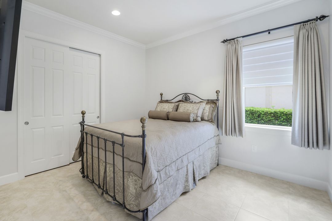9266 Quarry Dr, Naples, FL 34120