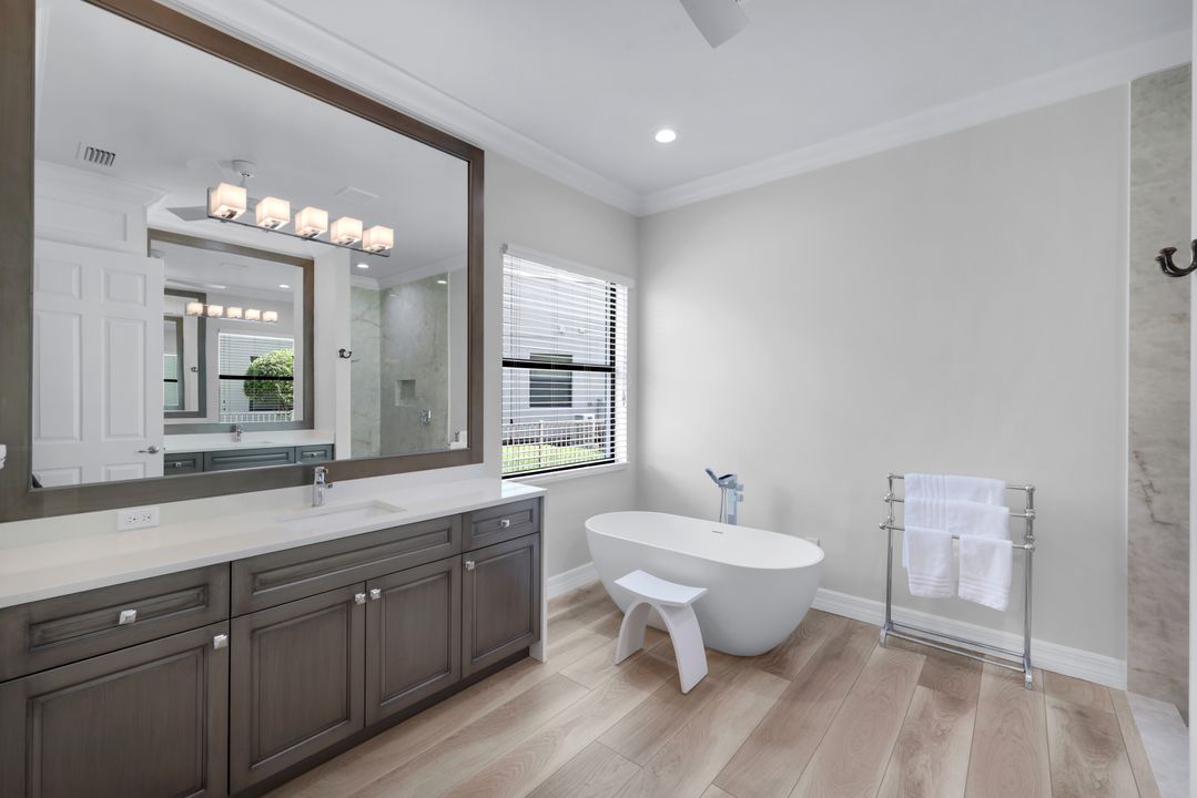 3927 Torrens Ct, Naples, FL 34119