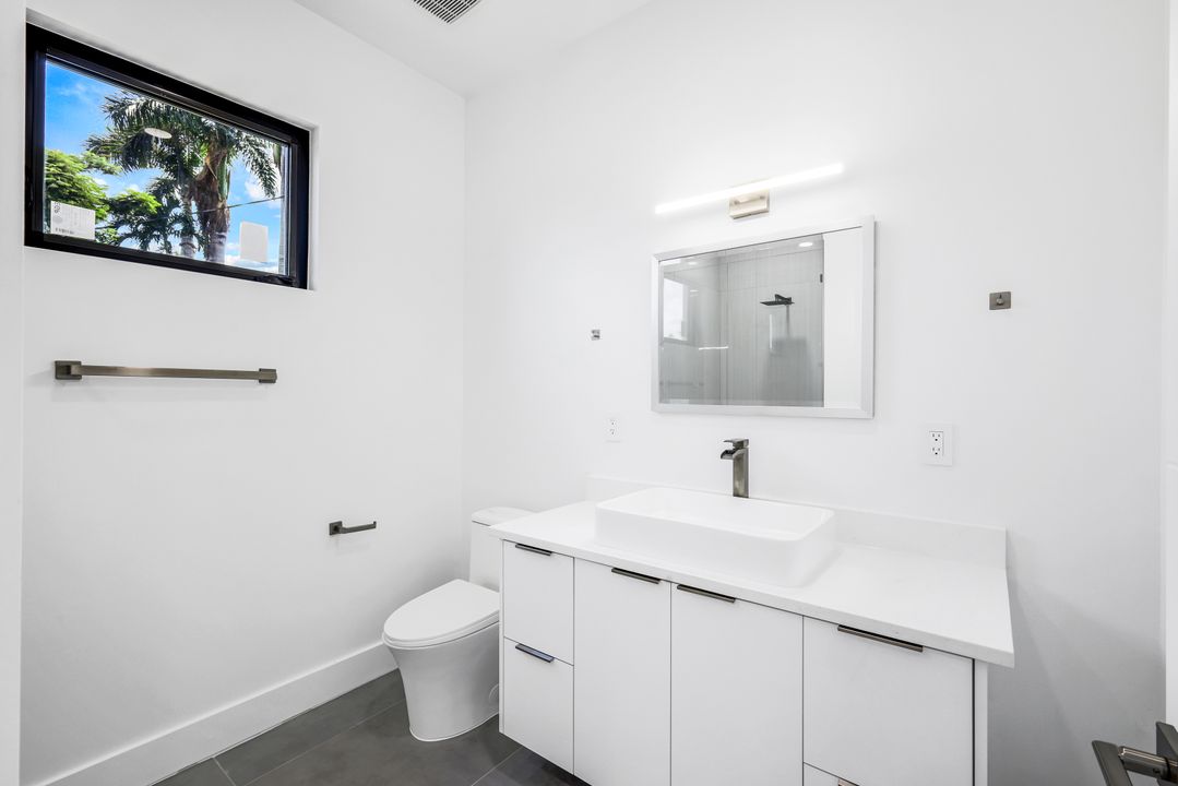 1332 Longwood Dr, Fort Myers, FL 33919