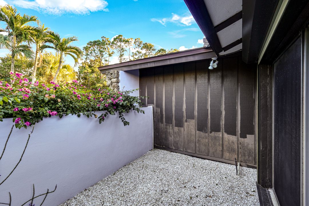 700 Bald Eagle Dr, Naples, FL 34105