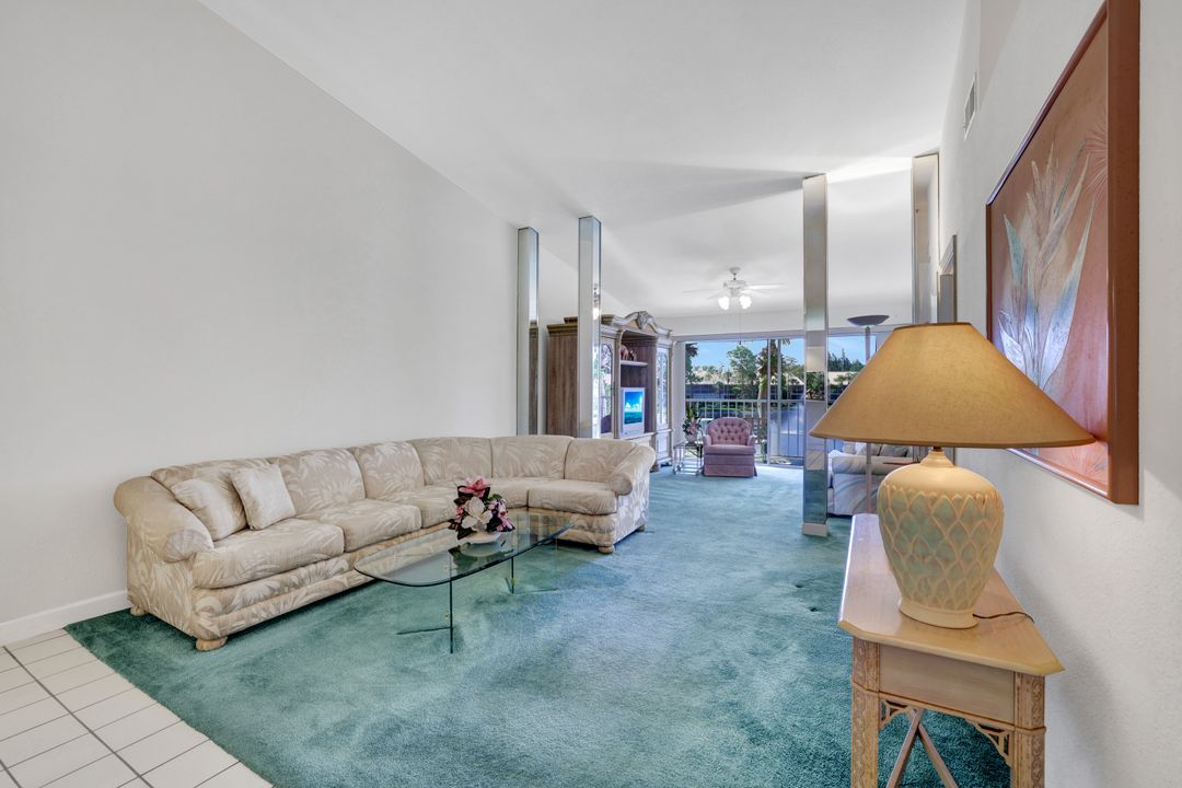 2372 Hidden Lake Dr #08, Naples, FL 34112