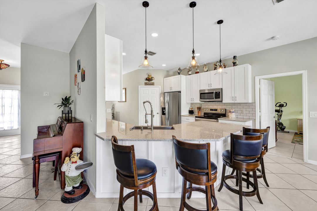 2525 39th Ave NE, Naples, FL 34120