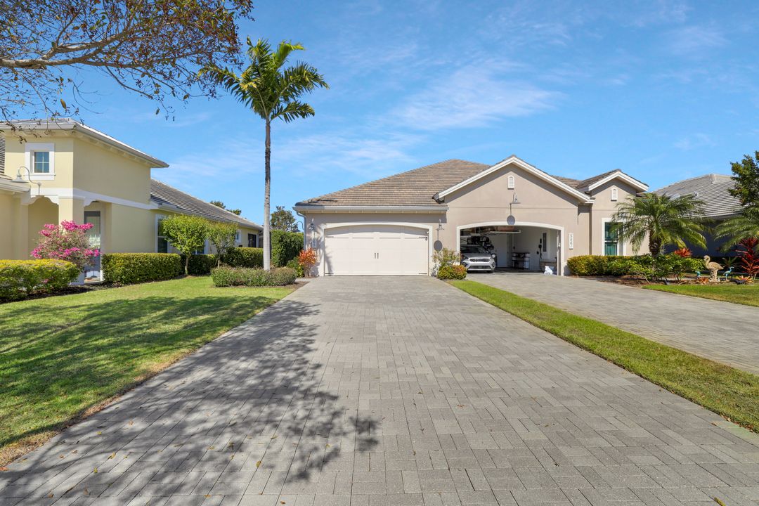 5665 Highbourne Dr, Naples, FL 34113