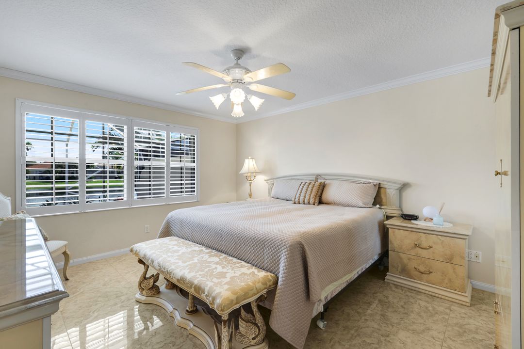 5808 Drummond Way, Naples, FL 34119