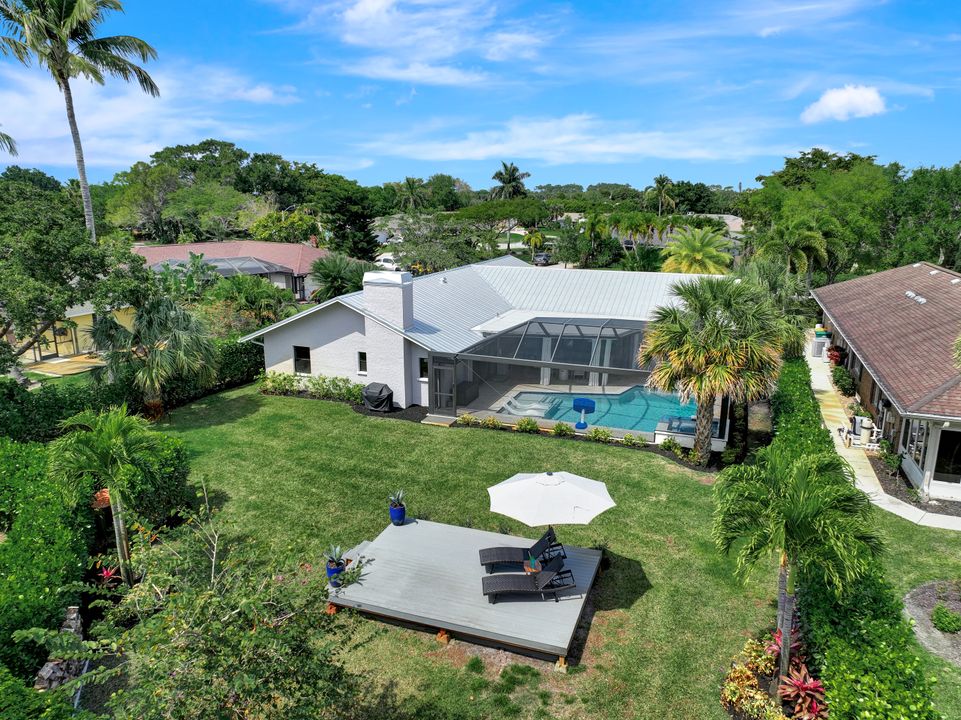 348 Country Club Ln, Naples, FL 34110